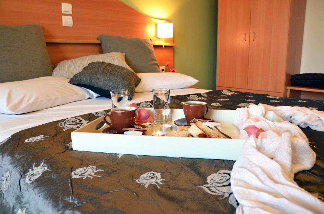 Belussi Beach Hotel & Suites Psarou  Room photo